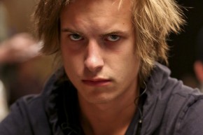 VIKTOR BLOM